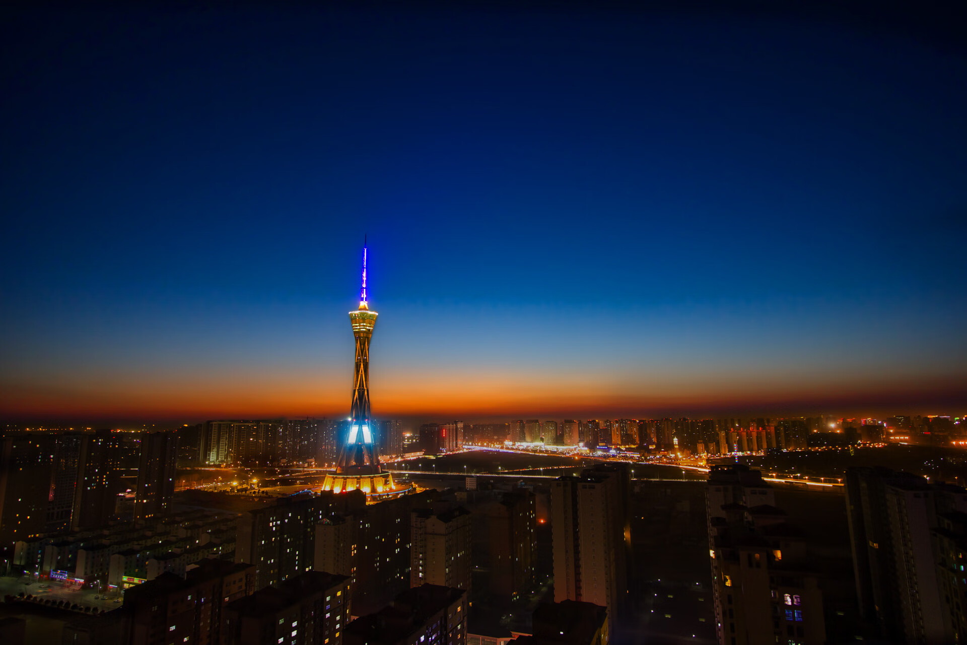 东方铁壁与西方利刃,团队铁血与个人英雄主义的隔空对话