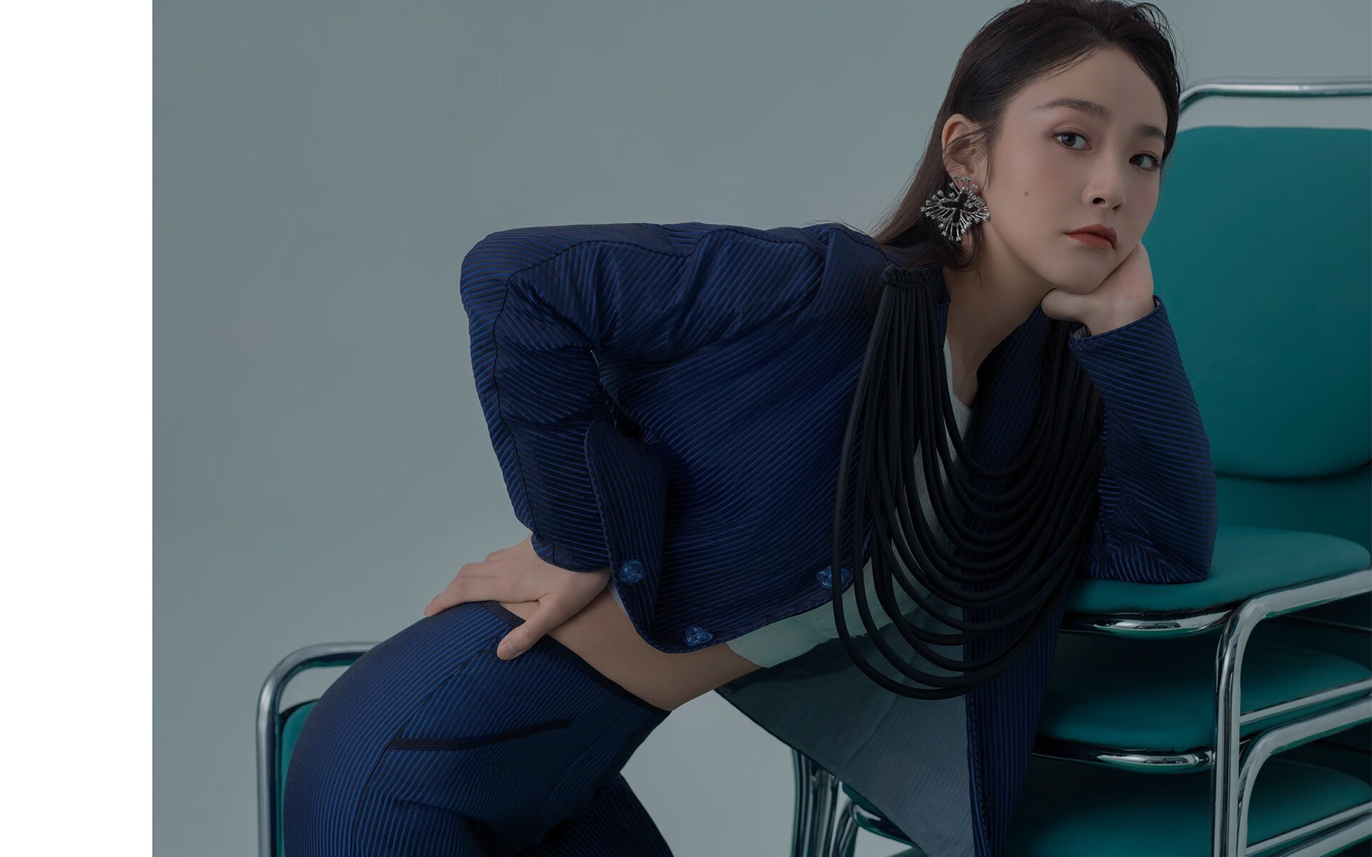 跨联赛奇景!利拉德57分超神爆发,公牛式团队进攻压垮山西队