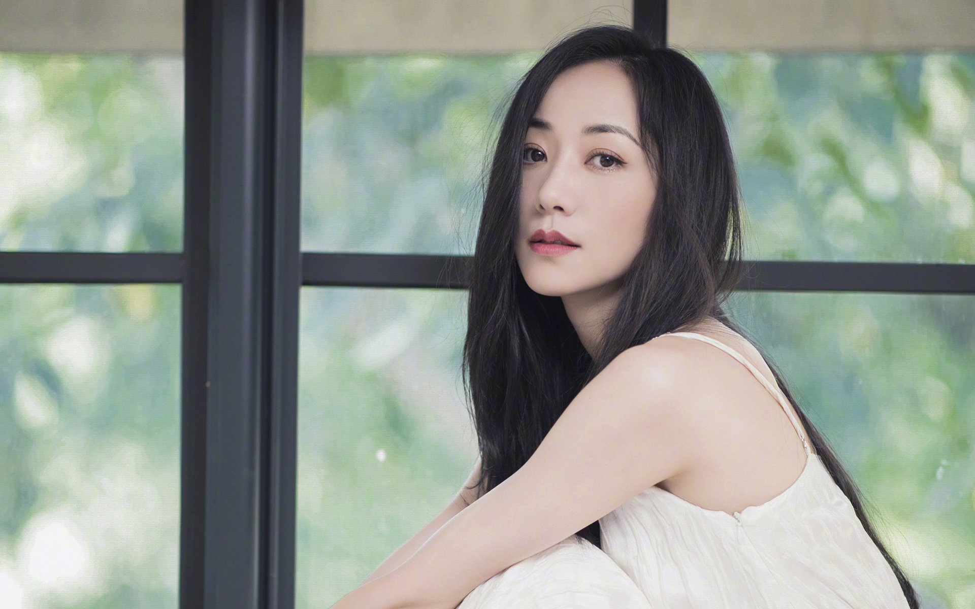 欧冠烽火，韩国双子星闪耀，阿尔瓦雷斯90分钟绝杀里昂